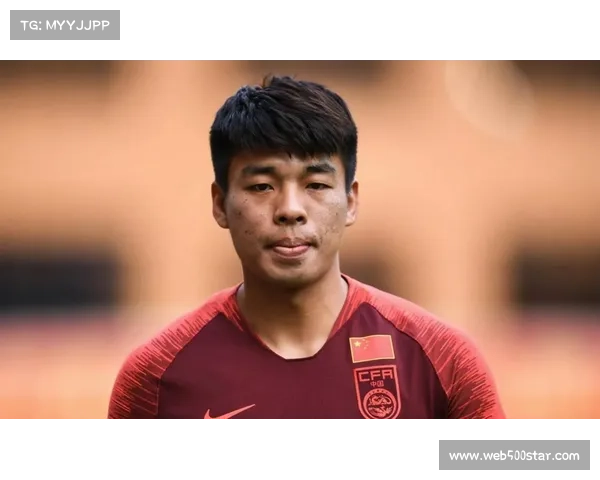 李帅代表海港迎百场里程碑 获纪念球衣致敬